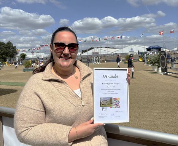 Bild von der Urkundenübergabe Maimarkt Mannheim