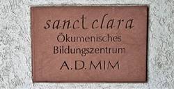 Bild vom Eingangsschild Bildungszentrum sanctclara