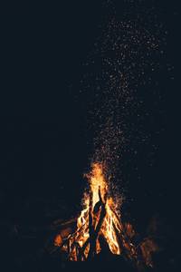 Quelle: Unsplash/Toa Heftiba Osterfeuer