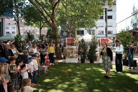Bild von der Urkundenverleihung mit Umweltbürgermeisterin Pretzell