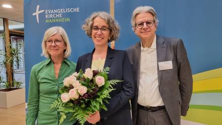 Foto der neu gewählten Dekanin Pfarrerin Dr. Verena Schlarb