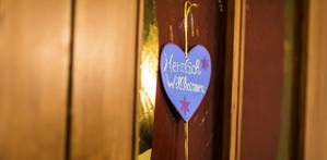 Bild von Türschild Herzlich willkommen