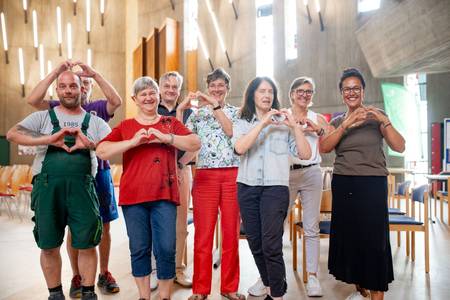 Das Team von der Begegnungskirche Rheinau bewirbt sich für einen der RheinNeckar HeldenAwards
